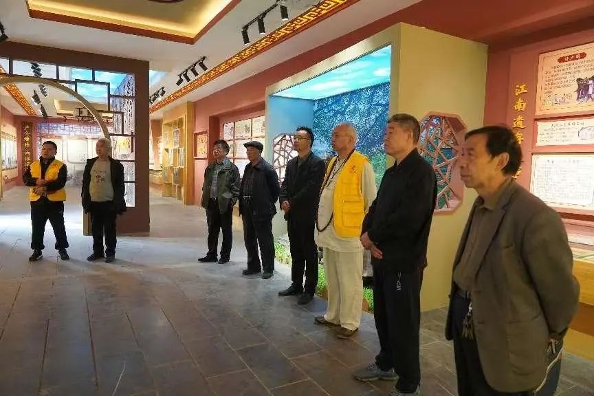 胥善峰//寻根问脉觅茶仙